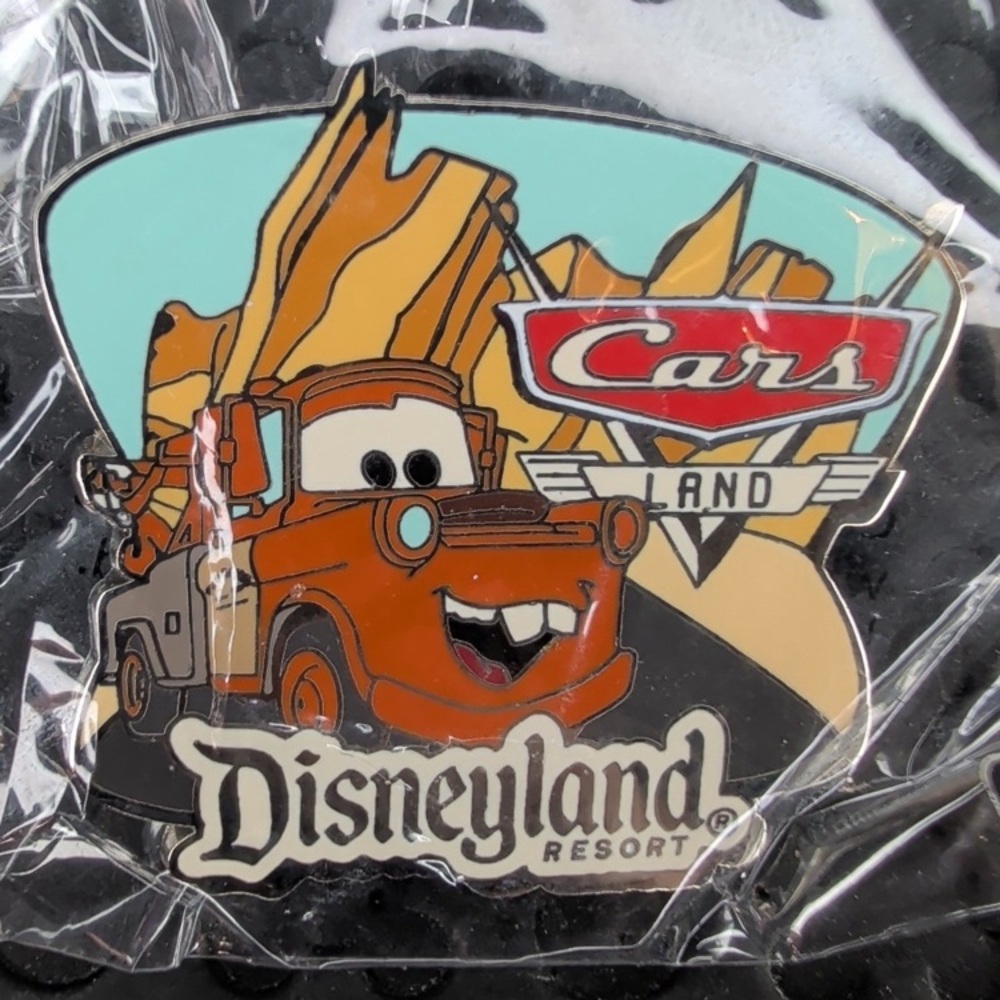 Disney parks Pixar AAA Travel & Vacations Cars Land Mater tow truck LR Pin NWT